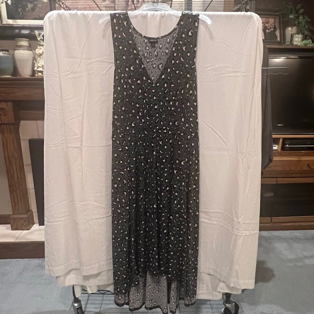 Worn 1x! Torrid, Green Leopard Print Sleeveless Dress. Size 4
